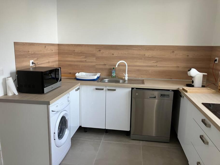 Appartement T4 Terrasse Et Vue Istres Exteriér fotografie